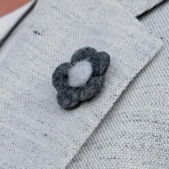 Warren Asher Épinglette à Fleur "entre Gris Clair Et Gris Foncé" -Bijouterie Soldes Boutique 13625 lapel flower