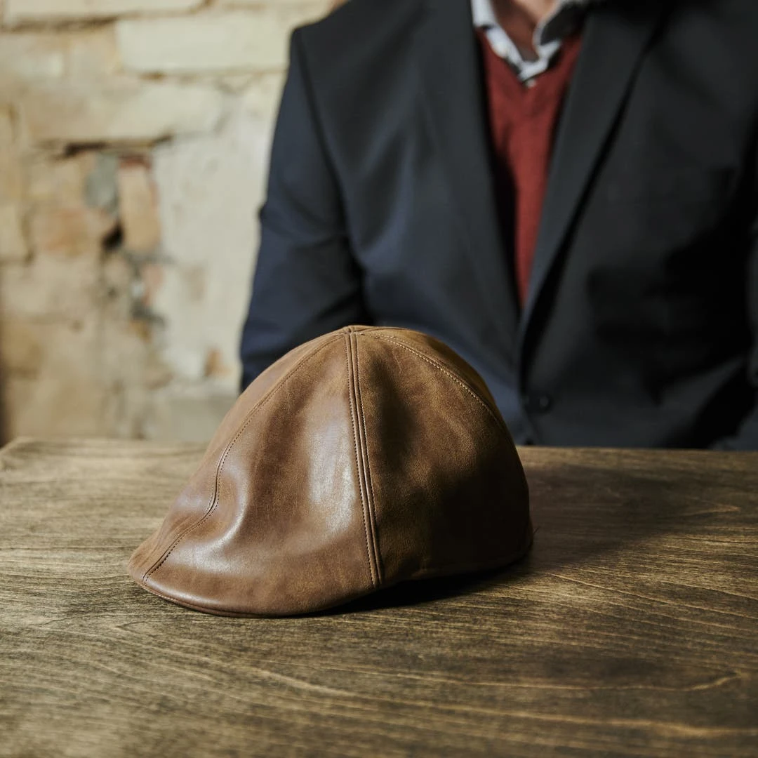 Fawler Casquette Plate En Cuir Végan Brun Clair Moda Maximo 8 Fawler Casquette Plate En Cuir Végan Brun Clair Moda Maximo – Image 6