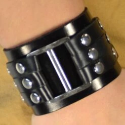 Collin Rowe Bracelet Noir à Passant -Bijouterie Soldes Boutique 40 hooked black leather bracelet cropped