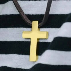 Lucleon Collier En Cuir à Pendentif Doré Le Fils -Bijouterie Soldes Boutique 7 the son gold tone cross leather necklace cropped