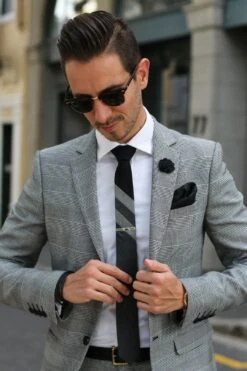 Warren Asher Boutonnière Rose Noire -Bijouterie Soldes Boutique img 3012 3