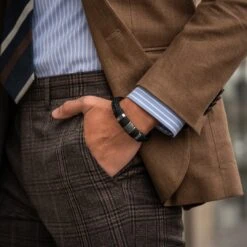 Lucleon Bracelet Icon En Cuir Noir Et Acier Argenté 11 Lucleon Bracelet Icon En Cuir Noir Et Acier Argenté -Bijouterie Soldes Boutique lalal 1