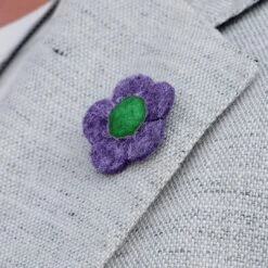 Warren Asher Broche à Fleur Pourpre Et Vert -Bijouterie Soldes Boutique navy and white flower lapel pin12