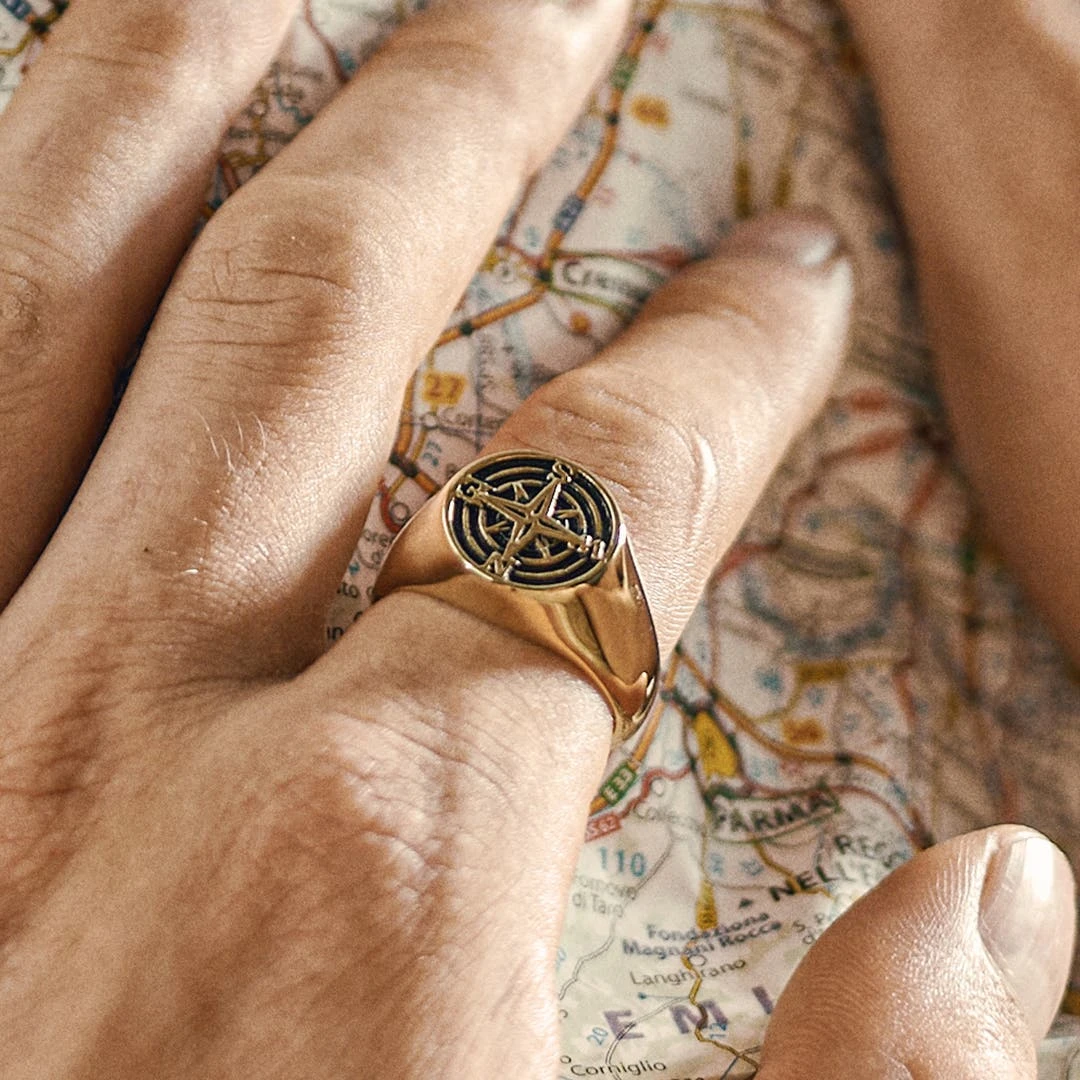 Arkai Atlas | Chevalière L'étoile Polaire En Acier Doré 8 Arkai Atlas | Chevalière L'étoile Polaire En Acier Doré – Image 6