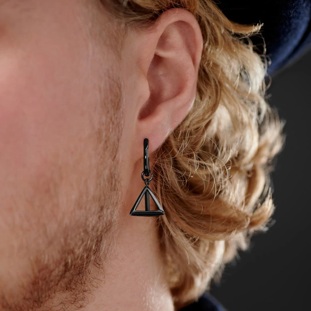 Lucleon Boucle D'oreille En Acier Noir Avec Pendentif Triangle 5 Lucleon Boucle D'oreille En Acier Noir Avec Pendentif Triangle – Image 3