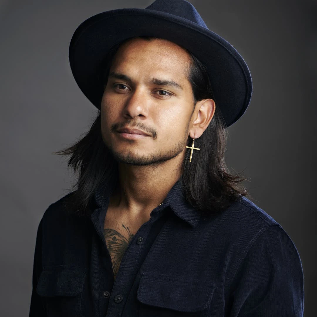 Fort Tempus Boucle D'oreille Avec Pendentif Croix Dorée 6 Fort Tempus Boucle D'oreille Avec Pendentif Croix Dorée – Image 4