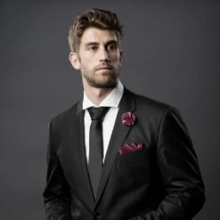 Warren Asher Boutonnière à Fleur Bordeaux Luxueuse -Bijouterie Soldes Boutique rel megashoot lapel pins 11015 21