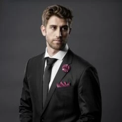 Warren Asher Boutonnière à Fleur Bordeaux Luxueuse -Bijouterie Soldes Boutique rel megashoot lapel pins 11015 31