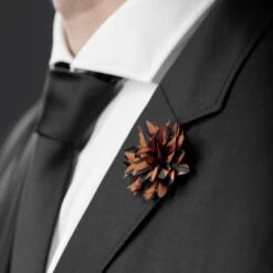 Warren Asher Revers Fleur à Rayures -Bijouterie Soldes Boutique rel megashoot lapel pins 13955 1