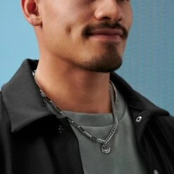 Lucleon Collier Caleb Amager à Double Maille Argentée Et Pendentif Smiley 10 Lucleon Collier Caleb Amager à Double Maille Argentée Et Pendentif Smiley -Bijouterie Soldes Boutique rst acpa collectionpage silver 23059 bjarkejohansen 3