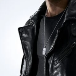 Lucleon Collier à Plaque Militaire Argentée Icarus Gael -Bijouterie Soldes Boutique rst ll icarus dogtags productpage 24651 bjoernvalentine 2 2