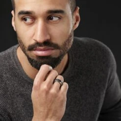 Fort Tempus Anneau En Titane Avec Détail Noir Centré -Bijouterie Soldes Boutique rst megashoot rings 2 5100