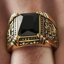 SteelCZ Chevalière En Acier Doré à Pierre Noire -Bijouterie Soldes Boutique rst megashoot rings 3 4699 1