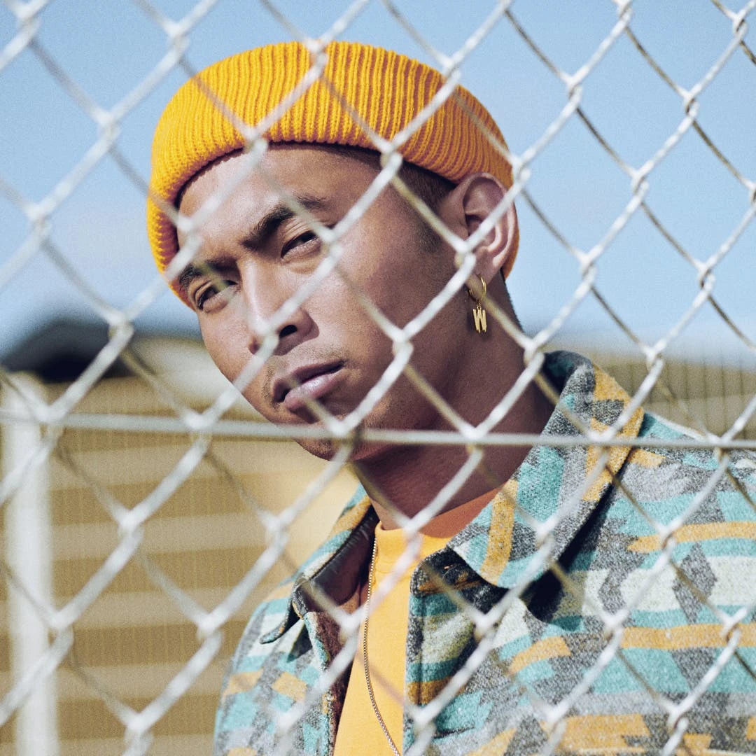 Otsu Fahrenheit | Boucle D'oreille Avec L'initiale W En Acier Argenté 5 Otsu Fahrenheit | Boucle D'oreille Avec L'initiale W En Acier Argenté – Image 3