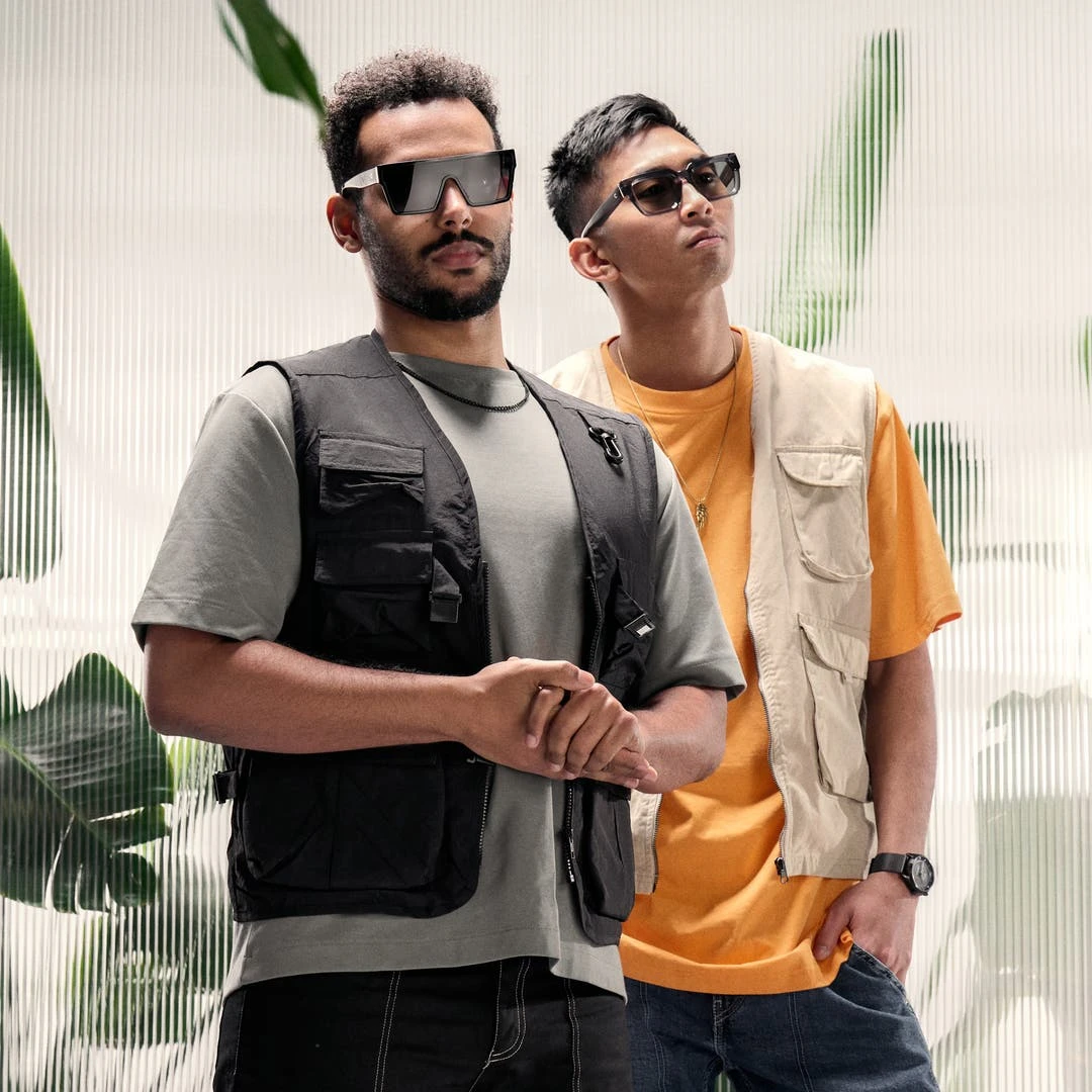 Otsu Occasus | Lunettes De Soleil Carrées Rétro à Verres Noirs Polarisés 6 Otsu Occasus | Lunettes De Soleil Carrées Rétro à Verres Noirs Polarisés – Image 4