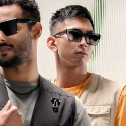 Otsu Occasus | Lunettes De Soleil Carrées Translucides à Verres Gris Clairs Polarisés -Bijouterie Soldes Boutique rst spring 23 otsu sunglasses square greyblack 1a 2