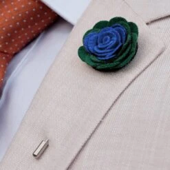 Warren Asher Boutonnière à Fleur Douce Verte Et Bleu Royal -Bijouterie Soldes Boutique soft green royal blue lapel flower