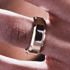 Lucleon Ferrum | Anneau à Bords Biseautés En Acier Inoxydable Poli Couleur Or Rose - 8 Mm -Bijouterie Soldes Boutique ste ll ferrum rings asbj rn 25577 25541 25494 1x1 41bm 1