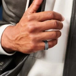 Moody Mason Bague Noire Et Acier à écailles De Dragon 9 Moody Mason Bague Noire Et Acier à écailles De Dragon -Bijouterie Soldes Boutique ste mm sandros nathanwilliam 23607 7 1